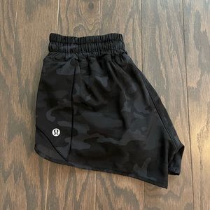 Lululemon Hotty Hot Short 2.5" Incognito Camo Multi Grey / Black